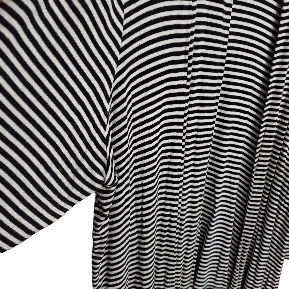 Torrid B&W rouched sleeve cardigan - Picture 4 of 14